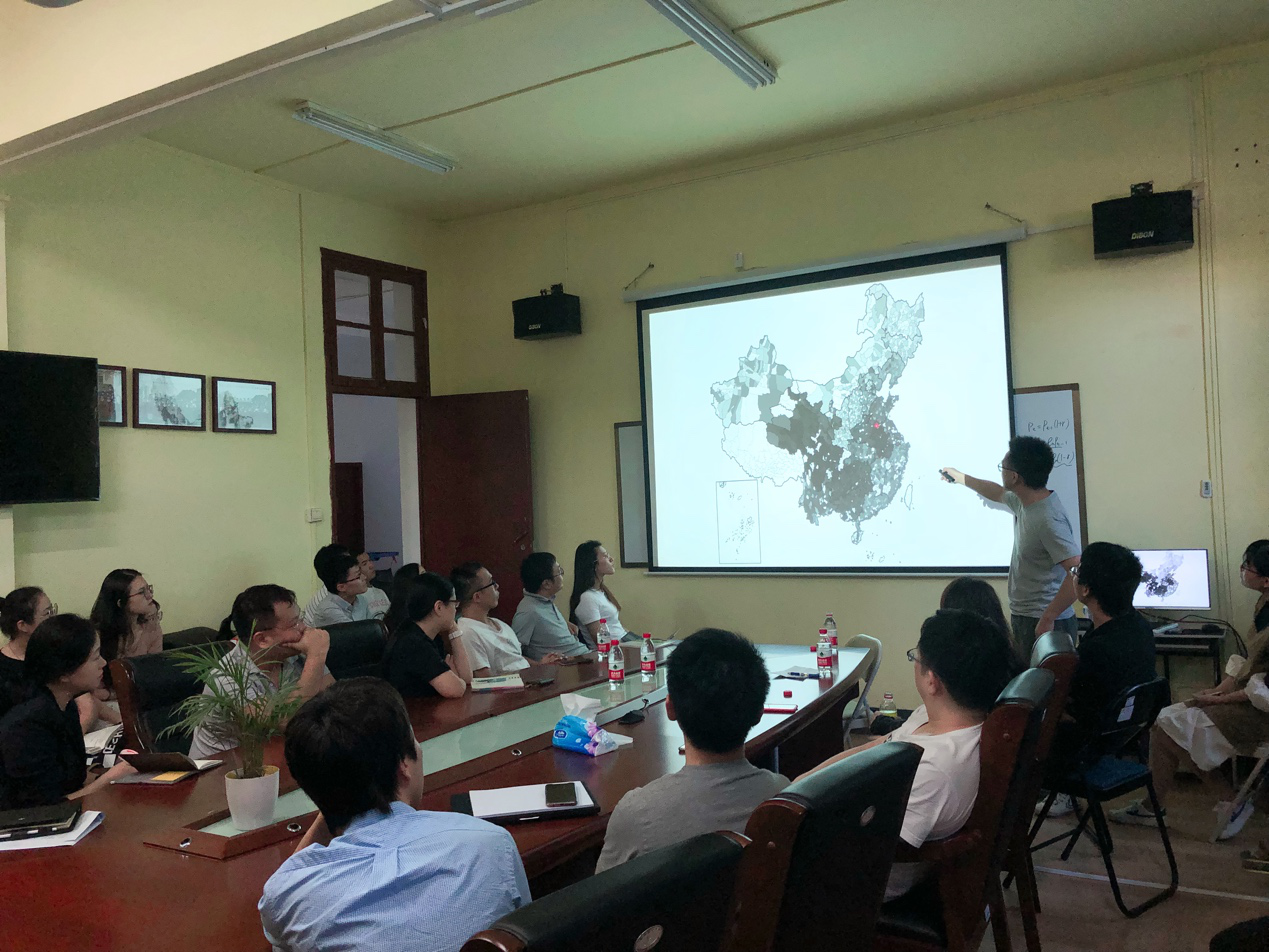 复旦大学经济学院经济学教授陈硕老师受邀来中心参加学术研讨会 湖南大学经济管理研究中心 